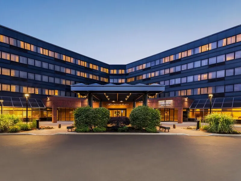 Crowne Plaza Edison · Anbieterbild von TUI