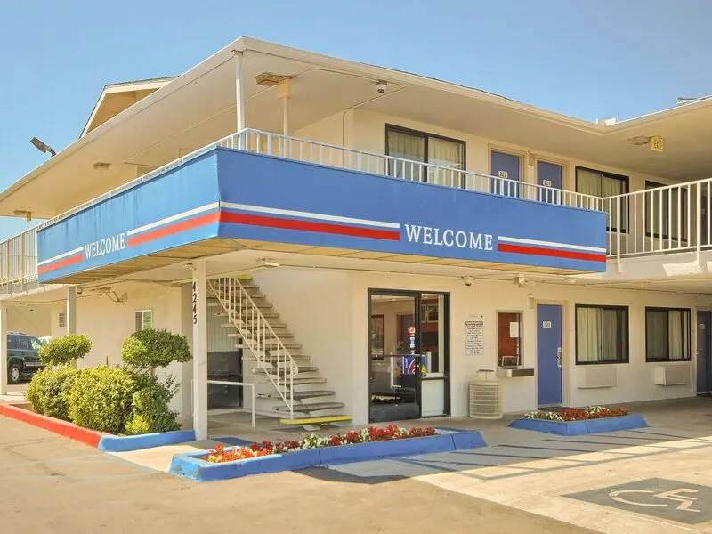 Motel 6 Fresno - Blackstone North · Anbieterbild von TUI