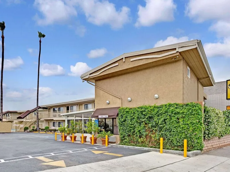 Super 8 by Wyndham Los Angeles-Culver City Area · Anbieterbild von TUI