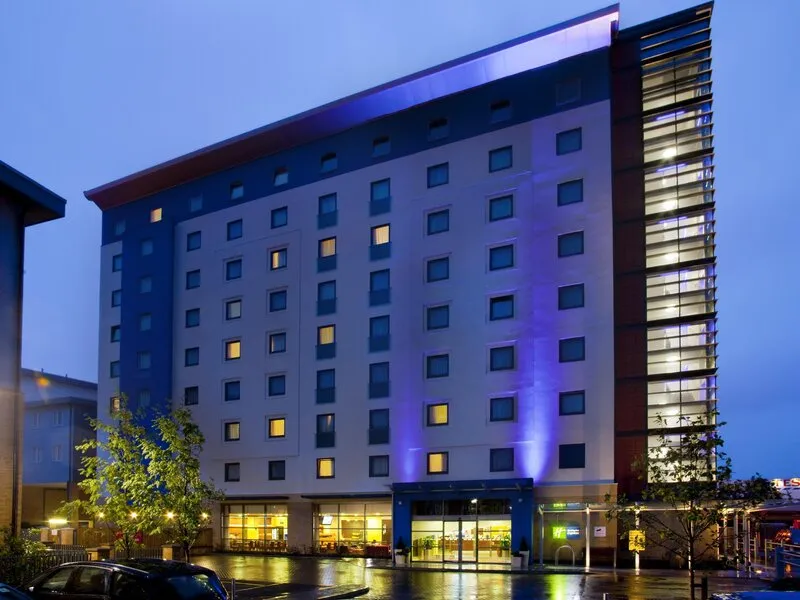 Holiday Inn Express Slough · Anbieterbild von TUI