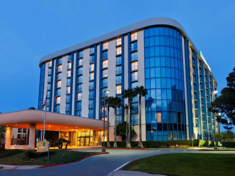 Embassy Suites by Hilton San Francisco Airport · Anbieterbild von TUI