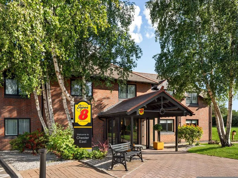 Super 8 by Wyndham Chester East · Anbieterbild von TUI