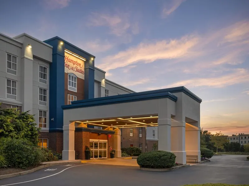 Hampton Inn & Suites Plymouth · Anbieterbild von TUI
