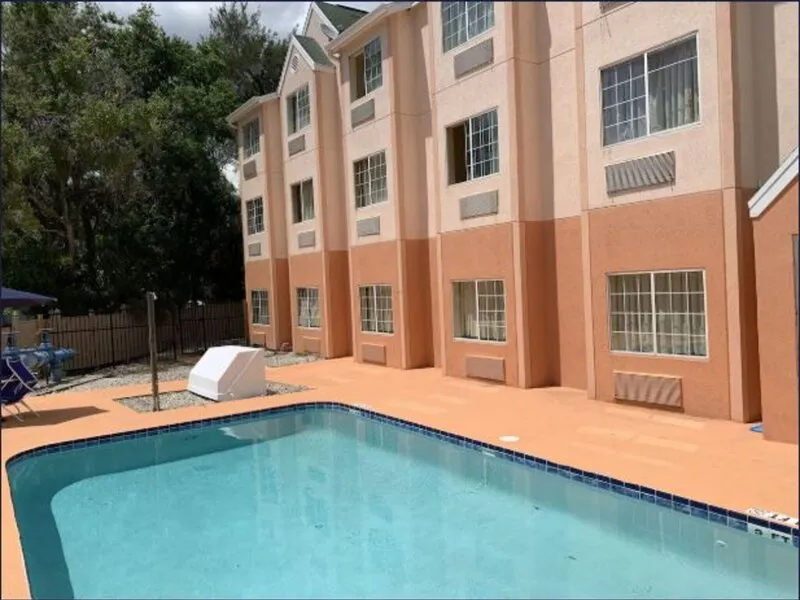 Days Inn & Suites by Wyndham Tampa / Raymond James Stadium · Anbieterbild von TUI