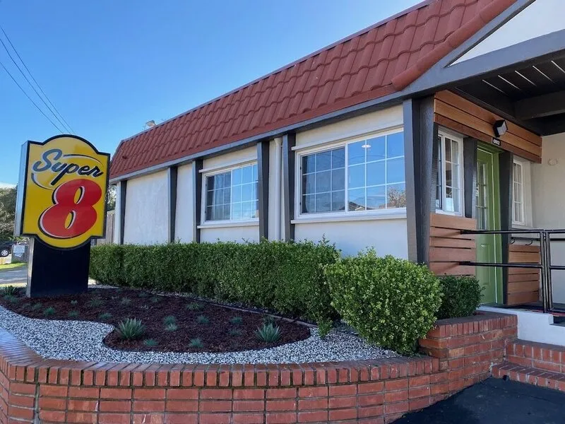 Super 8 by Wyndham Monterey · Anbieterbild von TUI