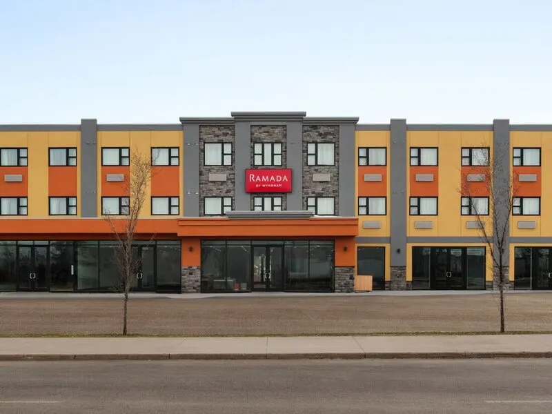Ramada by Wyndham West Edmonton Hotel & Suites · Anbieterbild von TUI