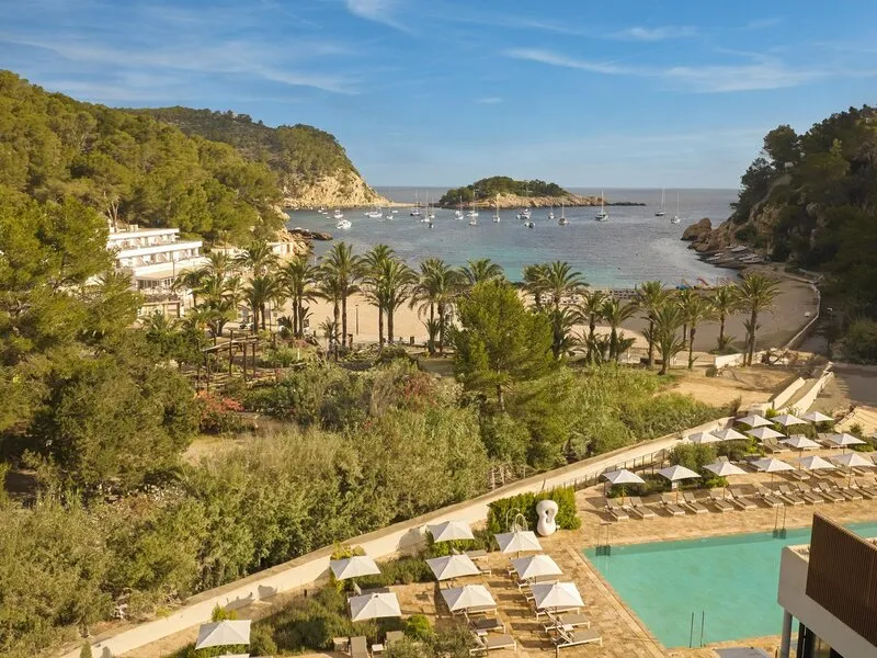 The Club Cala San Miguel Hotel Ibiza, Curio Collection by Hilton · Anbieterbild von TUI