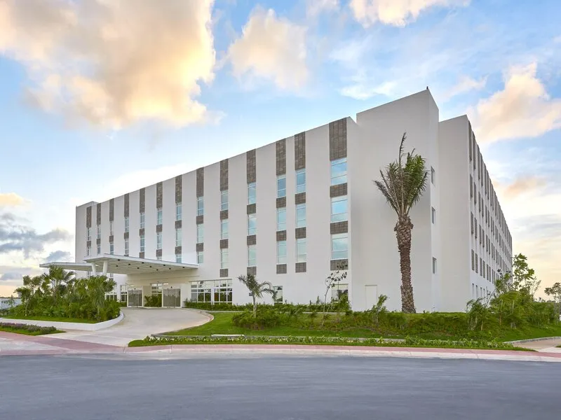 City Express Plus by Marriott Cancún Aeropuerto Riviera · Anbieterbild von TUI