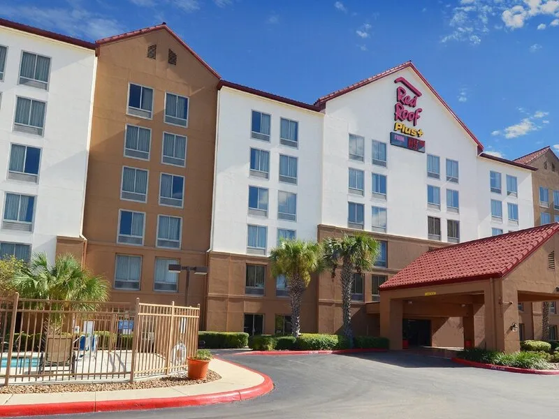Red Roof PLUS+ San Antonio Downtown - Riverwalk · Anbieterbild von TUI