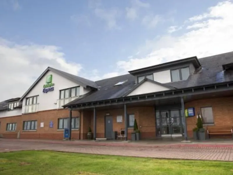 Holiday Inn Express Edinburgh Airport · Anbieterbild von TUI
