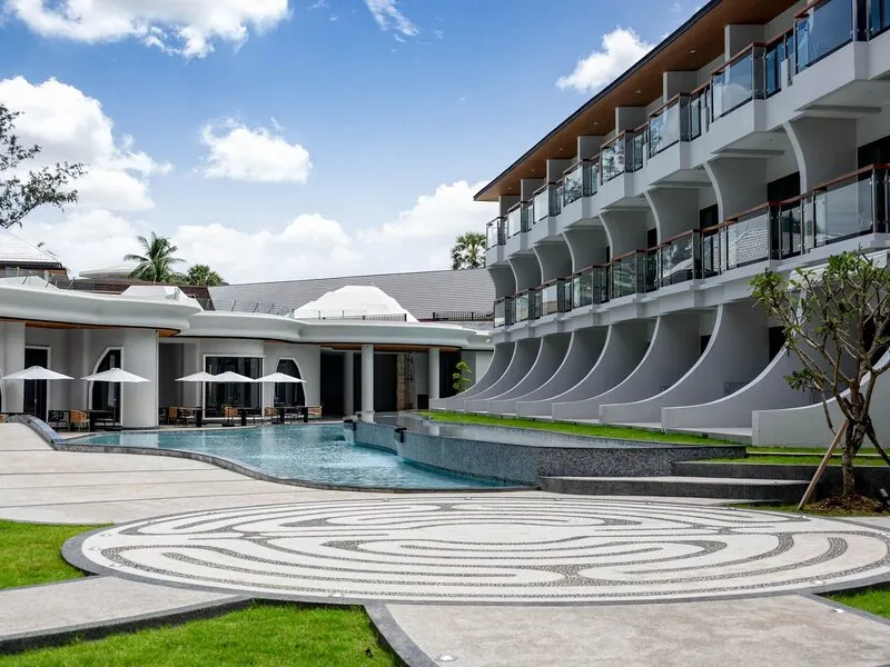 Amora Beach Resort Phuket · Anbieterbild von TUI
