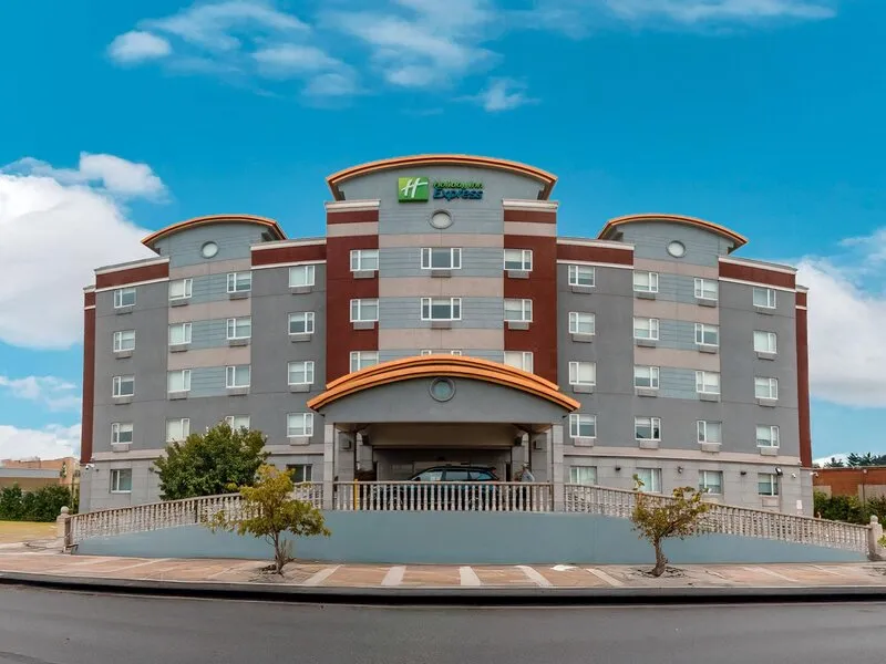 Holiday Inn Express Queens - Maspeth · Anbieterbild von TUI