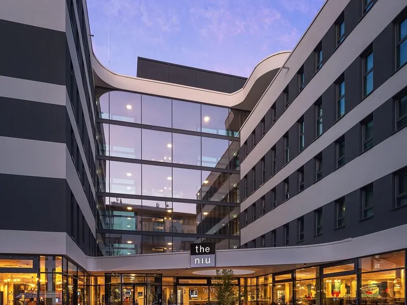 Holiday Inn - the niu, Mesh Stuttgart Messe · Anbieterbild von TUI