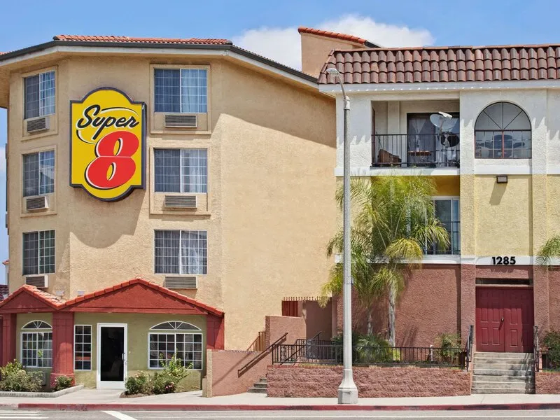 Super 8 by Wyndham Los Angeles Downtown · Anbieterbild von TUI