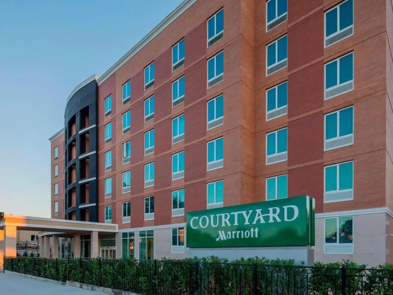 Courtyard New York Queens/Fresh Meadows · Anbieterbild von TUI