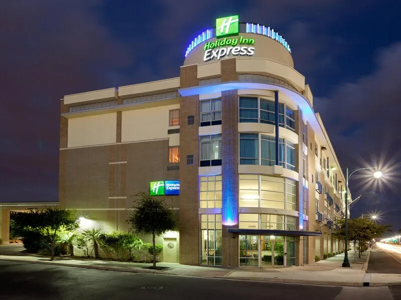 Holiday Inn Express & Suites San Antonio Rivercenter Area · Anbieterbild von TUI