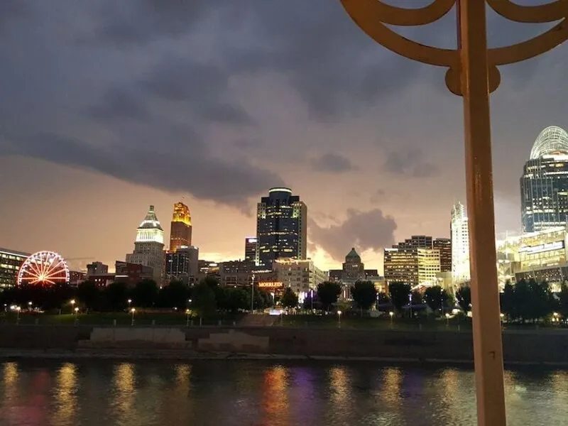 Hampton Inn Cincinnati Riverfront · Anbieterbild von TUI