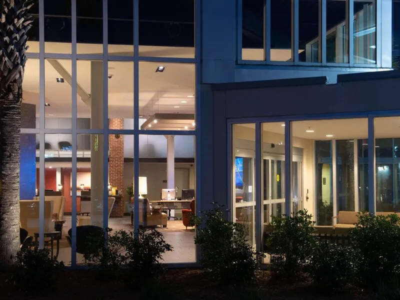 DoubleTree by Hilton Hotel and Suites Charleston Airport · Anbieterbild von TUI