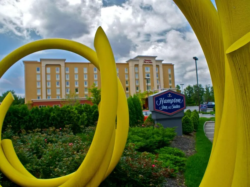 Hampton Inn & Suites Staten Island · Anbieterbild von TUI