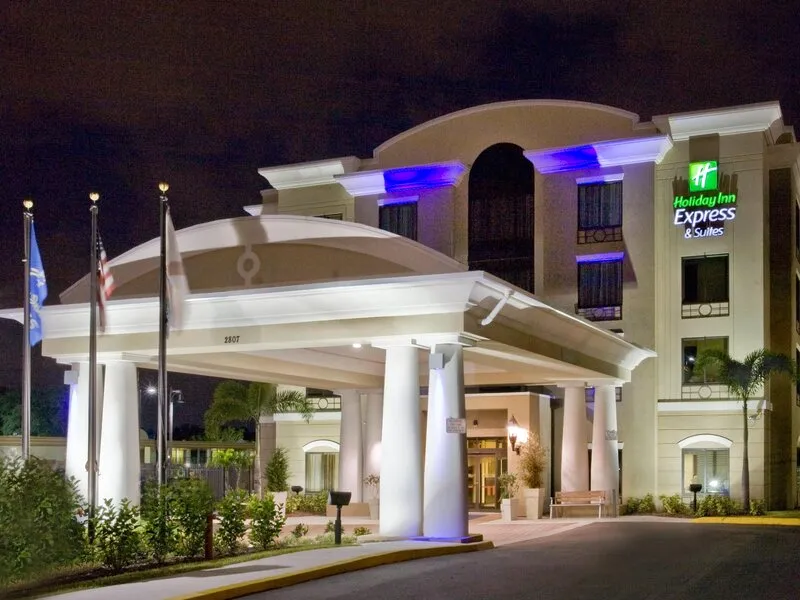 Holiday Inn Express & Suites Tampa -USF-Busch Gardens · Anbieterbild von TUI