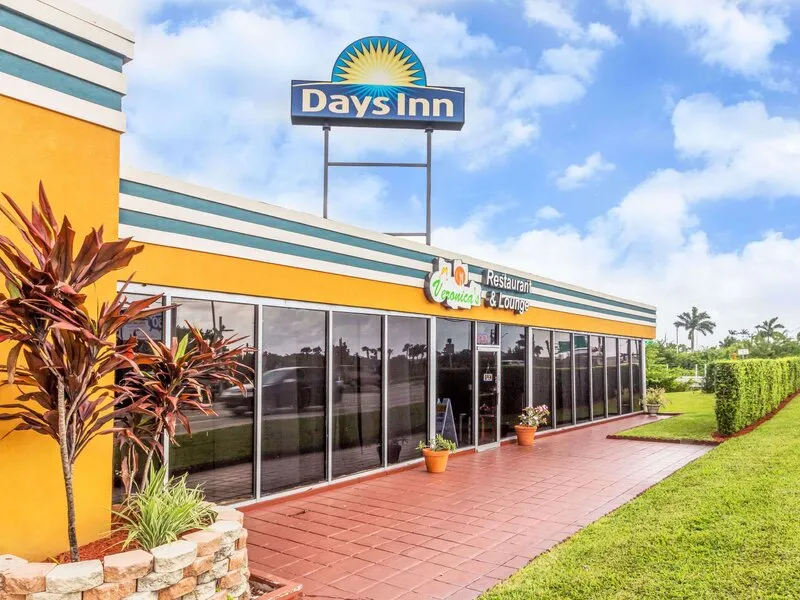 Days Inn by Wyndham Fort Lauderdale-Oakland Park Airport N · Anbieterbild von TUI