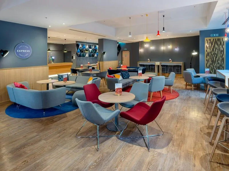 Holiday Inn Express London Heathrow T4 · Anbieterbild von TUI