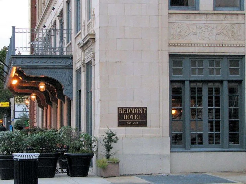 Redmont Hotel Birmingham, Curio Collection by Hilton · Anbieterbild von TUI