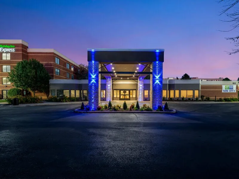Holiday Inn Express Naperville · Anbieterbild von TUI