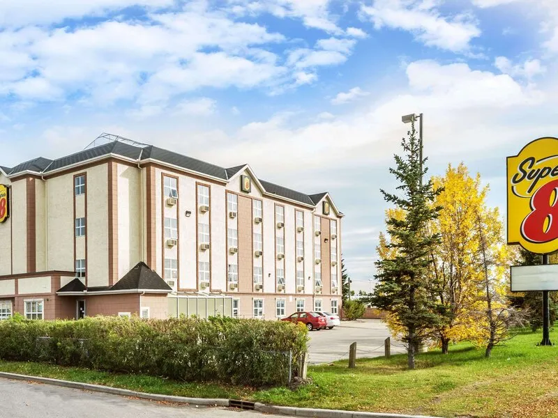 Super 8 by Wyndham Calgary/Airport · Anbieterbild von TUI
