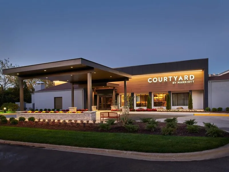 Courtyard Chicago Oakbrook Terrace · Anbieterbild von TUI