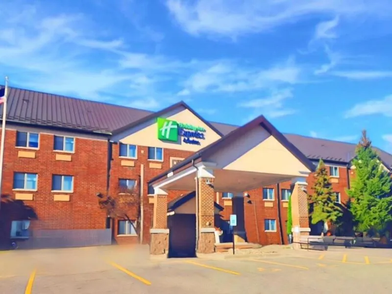 Holiday Inn Express & Suites Saint Paul Woodbury · Anbieterbild von TUI