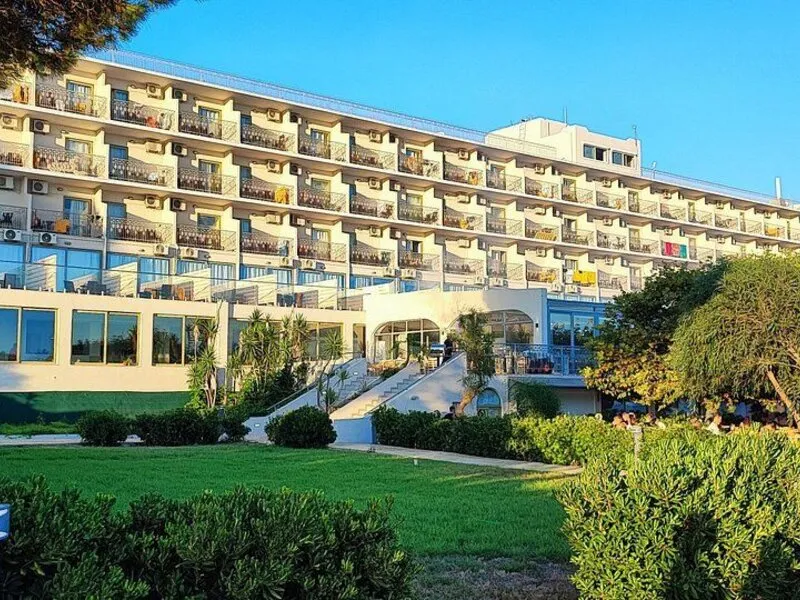 Ninos Grand Beach Hotel & Resort · Anbieterbild von TUI