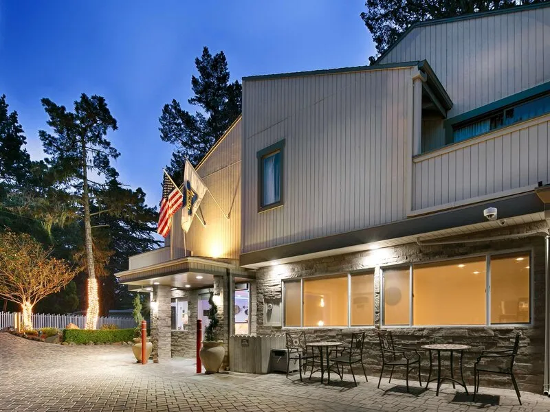 Best Western The Inn & Suites Pacific Grove · Anbieterbild von TUI