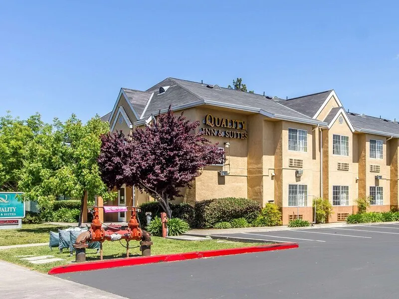 QUALITY INN  SUITES SANTA ROSA · Anbieterbild von TUI