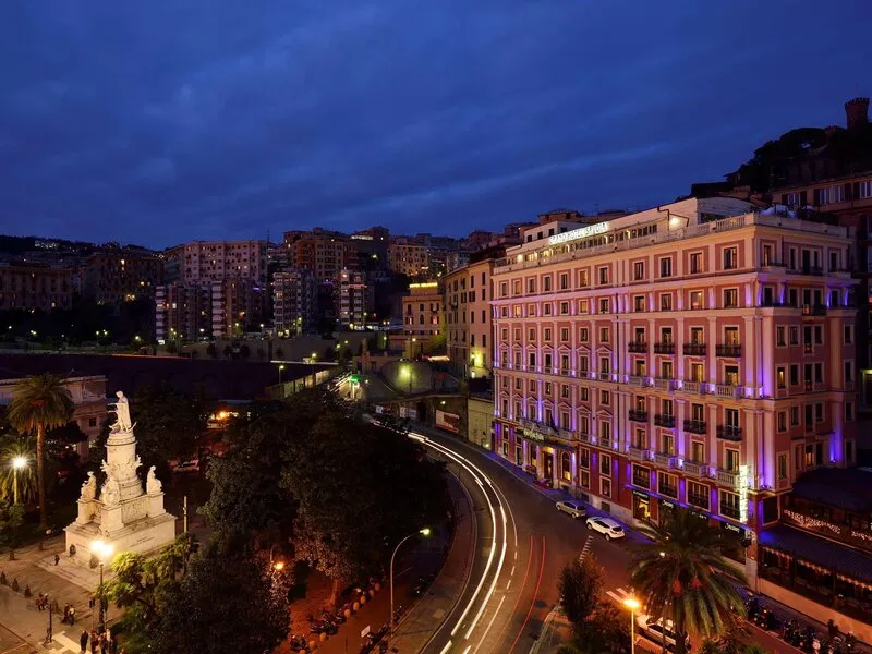 Grand Hotel Savoia Genova, Curio Collection by Hilton · Anbieterbild von TUI