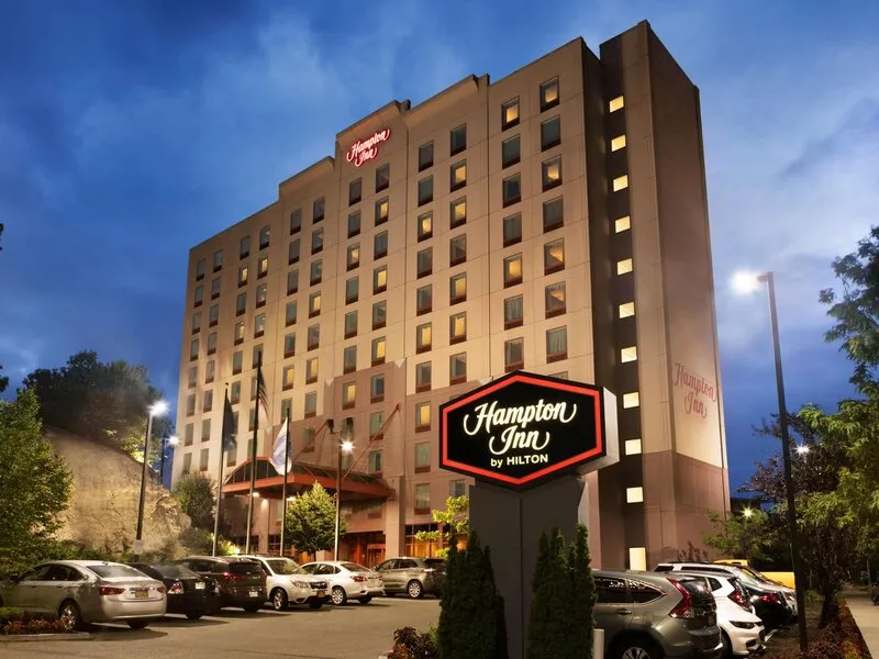 Hampton Inn New York LaGuardia Airport · Anbieterbild von TUI