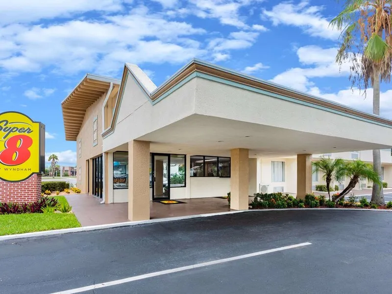 Super 8 by Wyndham Melbourne · Anbieterbild von TUI