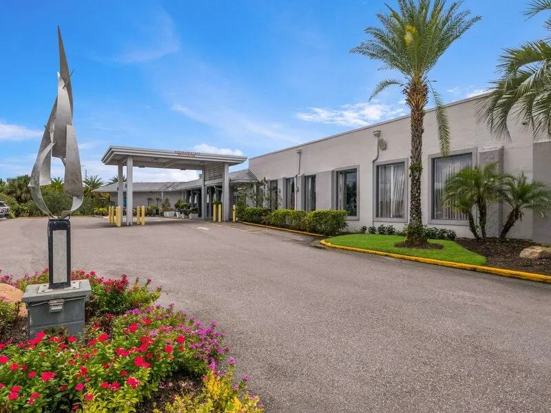 Clarion Inn & Suites Across From Universal Orlando Resort Hotel · Anbieterbild von TUI