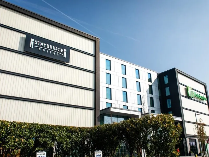 Staybridge Suites London - Heathrow Bath Road · Anbieterbild von TUI