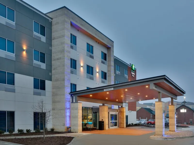 Holiday Inn Express & Suites Plano East · Anbieterbild von TUI