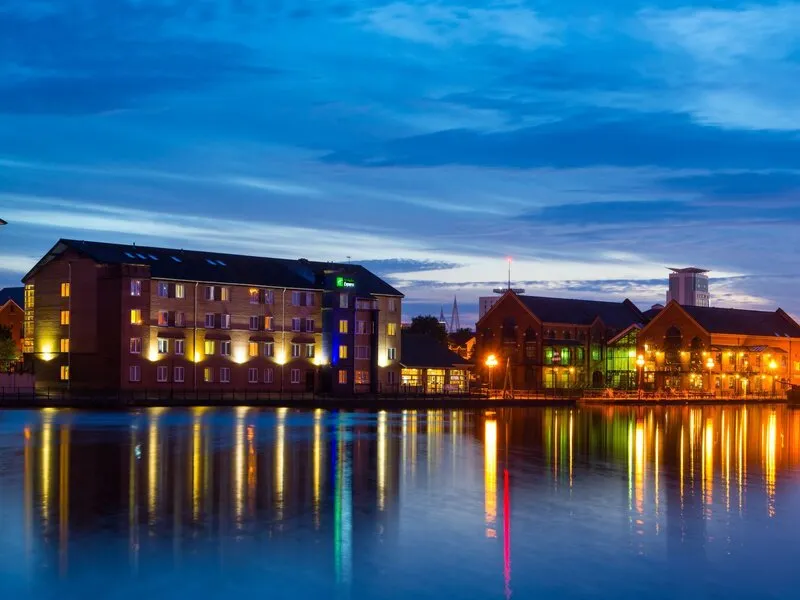 Holiday Inn Express Cardiff Bay · Anbieterbild von TUI