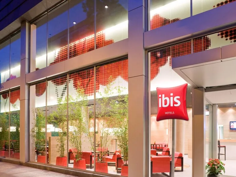 ibis Barcelona Pza Glories 22 · Anbieterbild von TUI