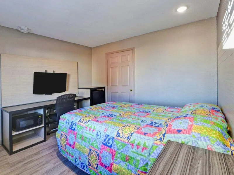Super 7 Inn Dallas Southwest · Anbieterbild von TUI
